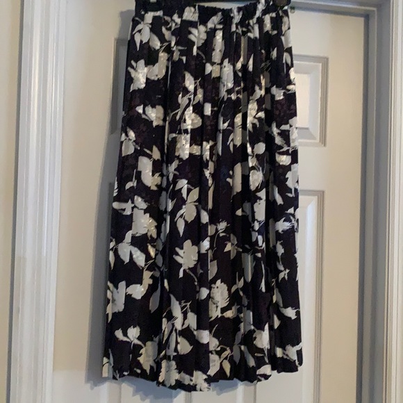 New Women’s Skirt - Picture 1 of 4